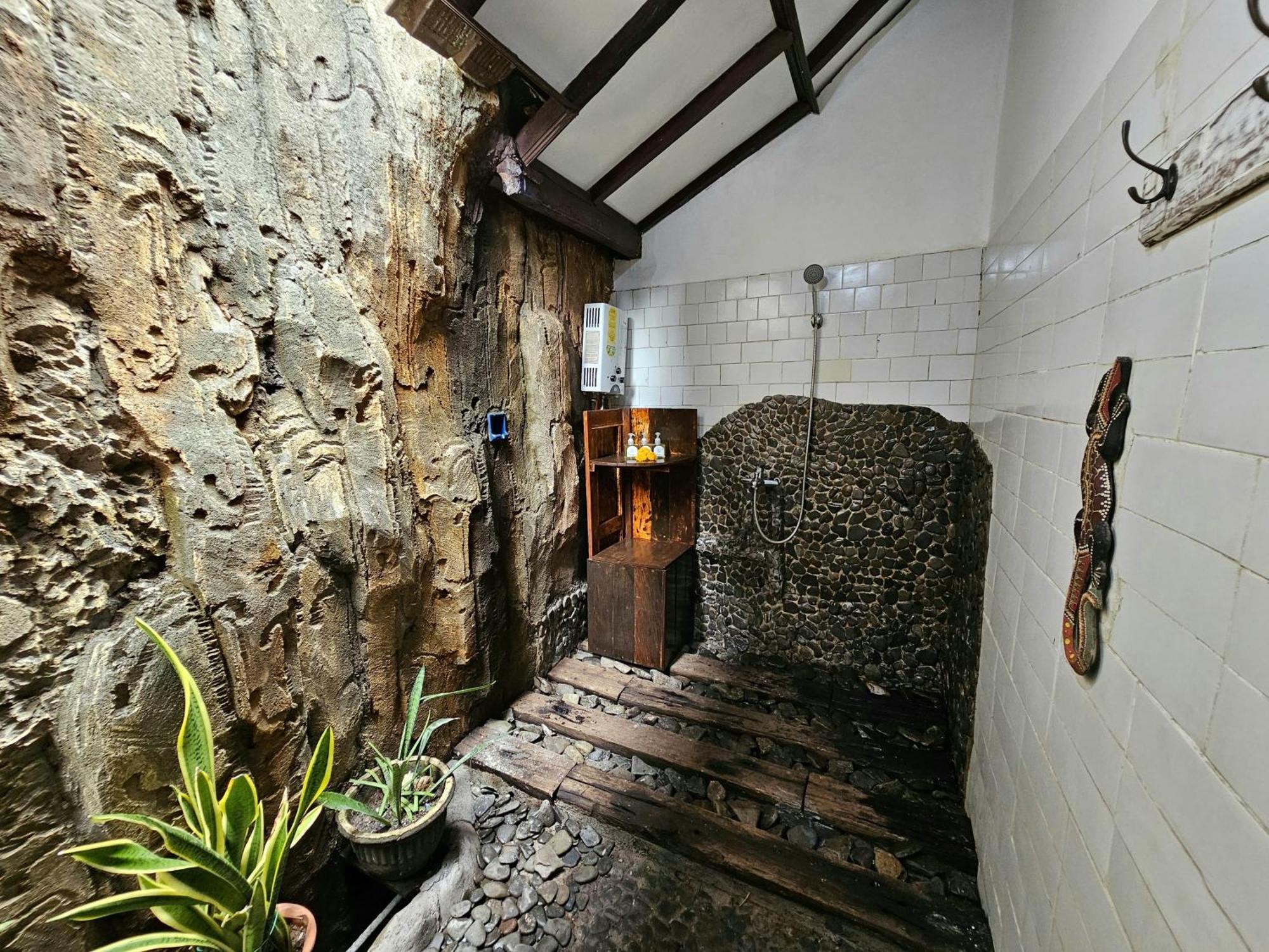 Binaria Museum Hotel 罗威那 外观 照片